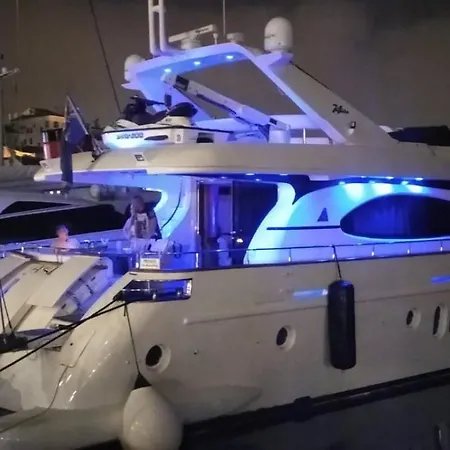 The Boathouse منزل للإقامة