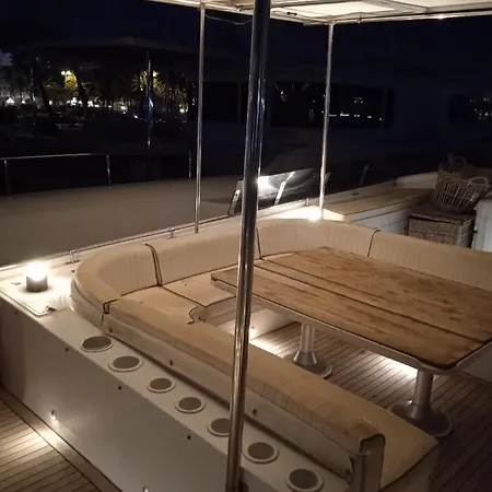 Homestay The Boathouse Malaga