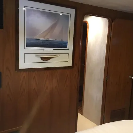 Проживание в семье The Boathouse *