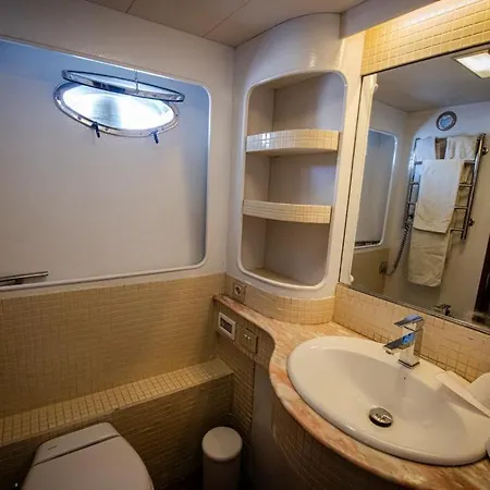 Homestay The Boathouse Malaga